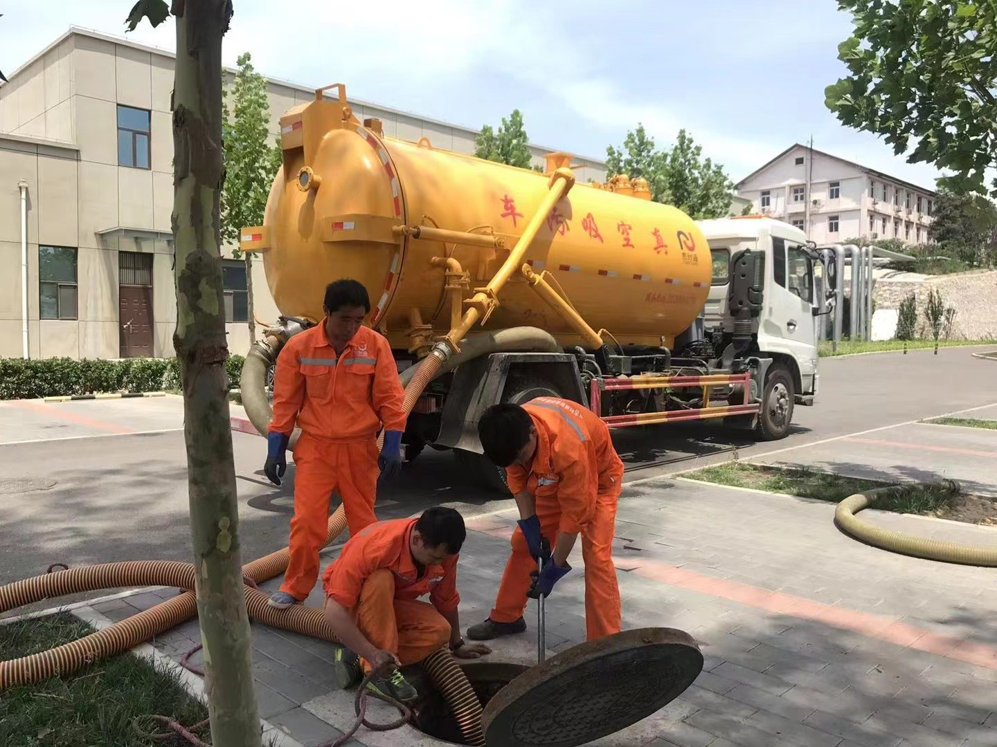 坡头化粪池清理与5-8吨吸粪车施工效率分析